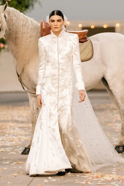 Look 32